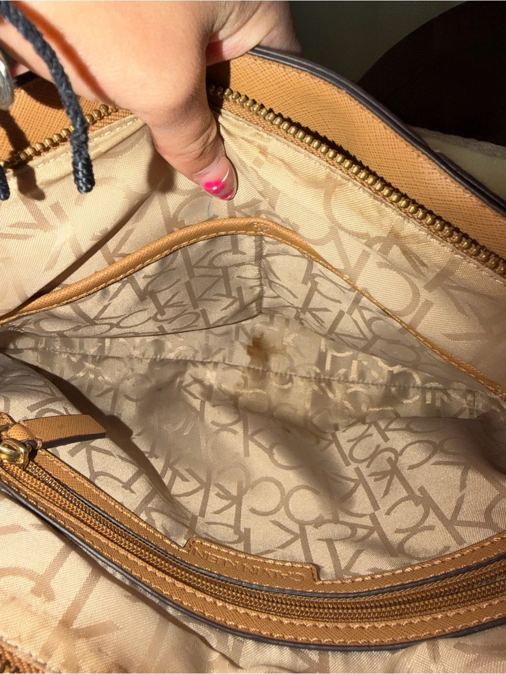 Calvin Klein Cream & Tan Logo Chain-Handle Shoulder Bag